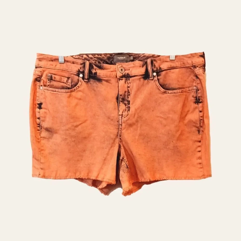 New Torrid Plus Size Coral Acid Wash Mid- Rise Vintage Shorts. - Picture 2 of 16